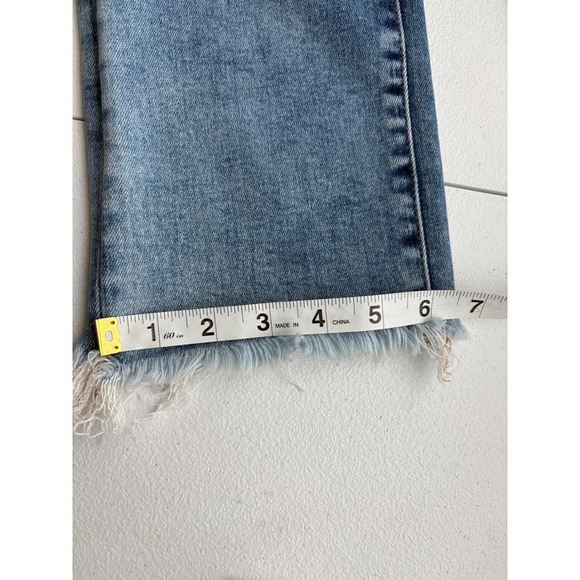 Vervet Crop Jeans Distressed Frayed Hem Denim Casual Light Wash Size 28 - Picture 7 of 7